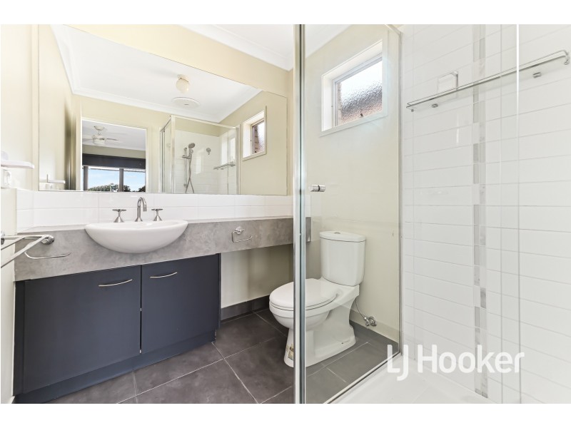 29 Ardent Crescent, Cranbourne East VIC 3977