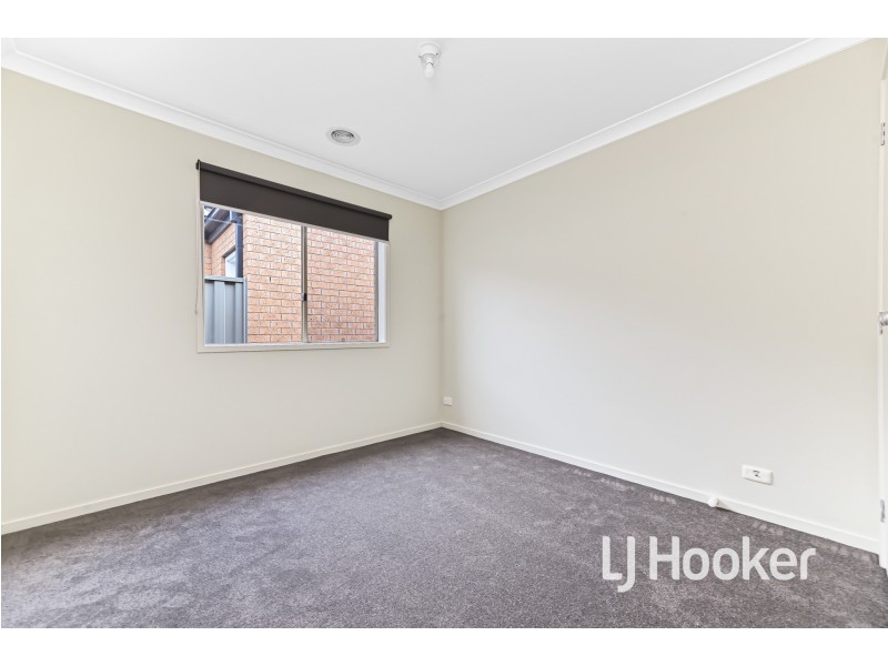 29 Ardent Crescent, Cranbourne East VIC 3977