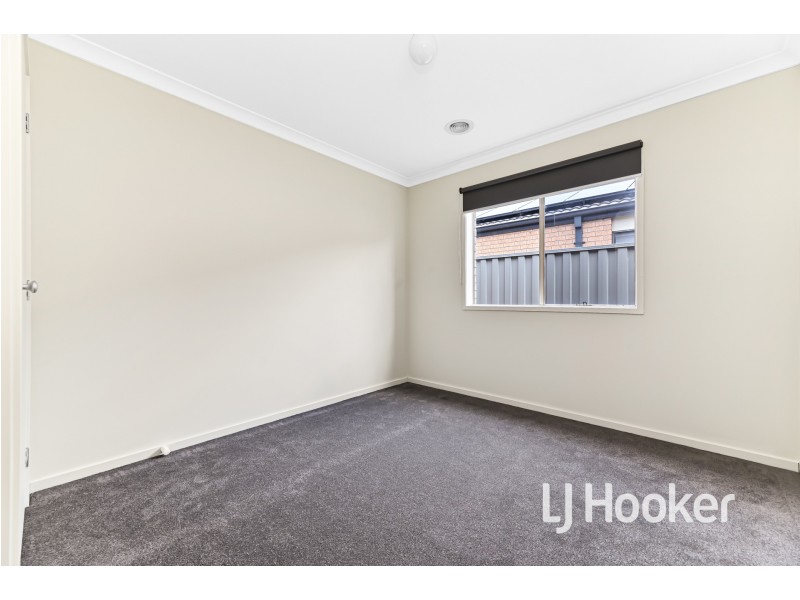 29 Ardent Crescent, Cranbourne East VIC 3977