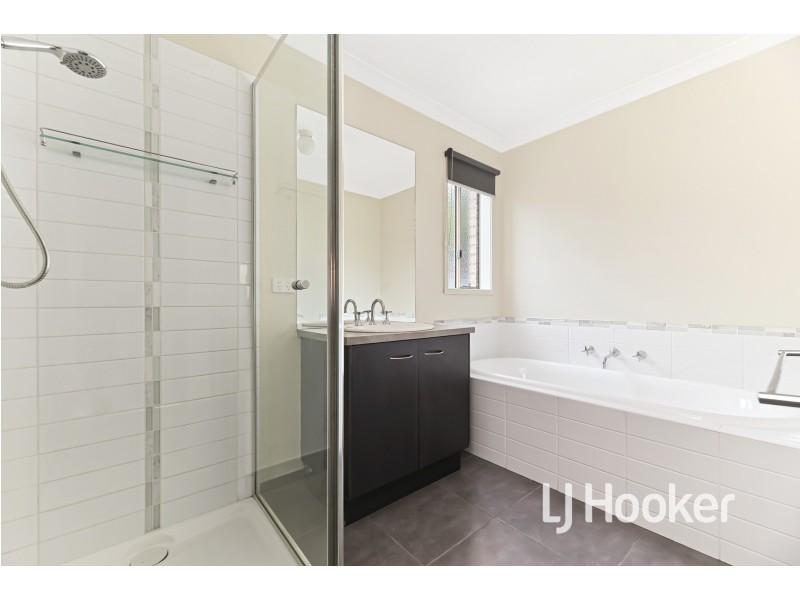 29 Ardent Crescent, Cranbourne East VIC 3977