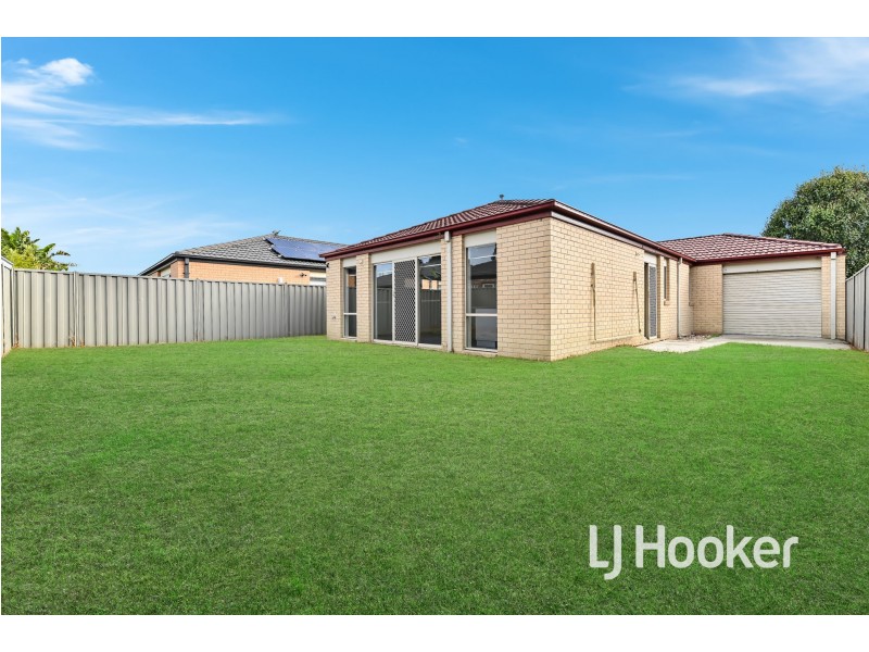 29 Ardent Crescent, Cranbourne East VIC 3977