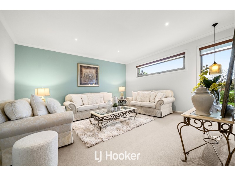38 Flowerbloom Crescent, Clyde North VIC 3978