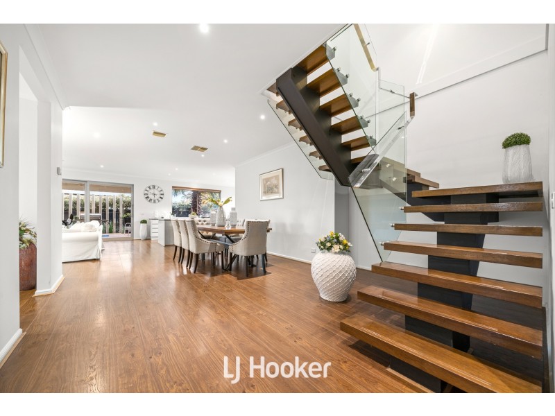 38 Flowerbloom Crescent, Clyde North VIC 3978