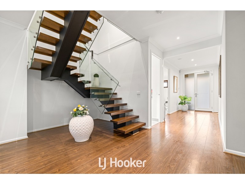 38 Flowerbloom Crescent, Clyde North VIC 3978