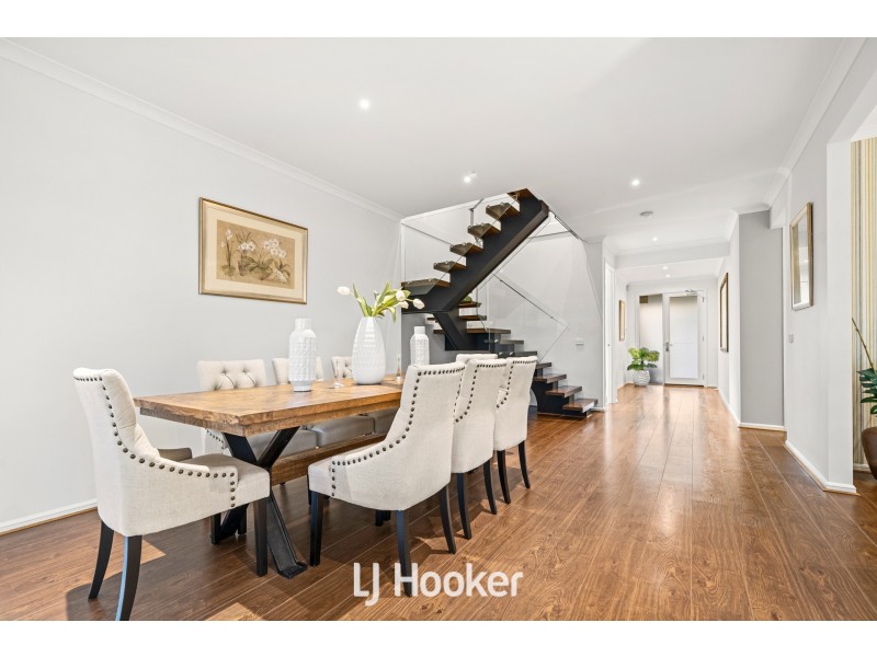 38 Flowerbloom Crescent, Clyde North VIC 3978
