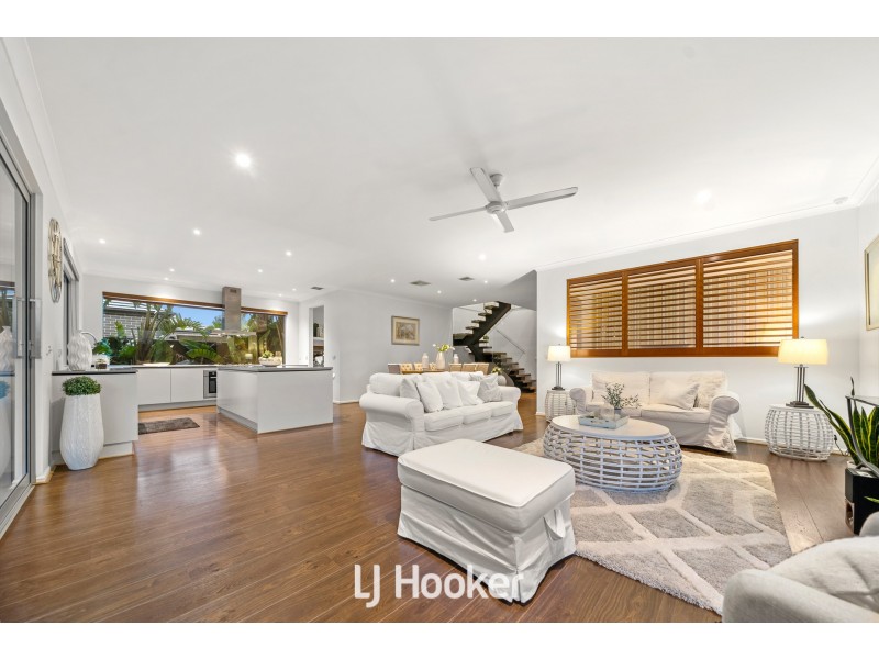 38 Flowerbloom Crescent, Clyde North VIC 3978