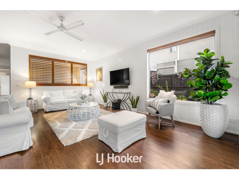38 Flowerbloom Crescent, Clyde North VIC 3978