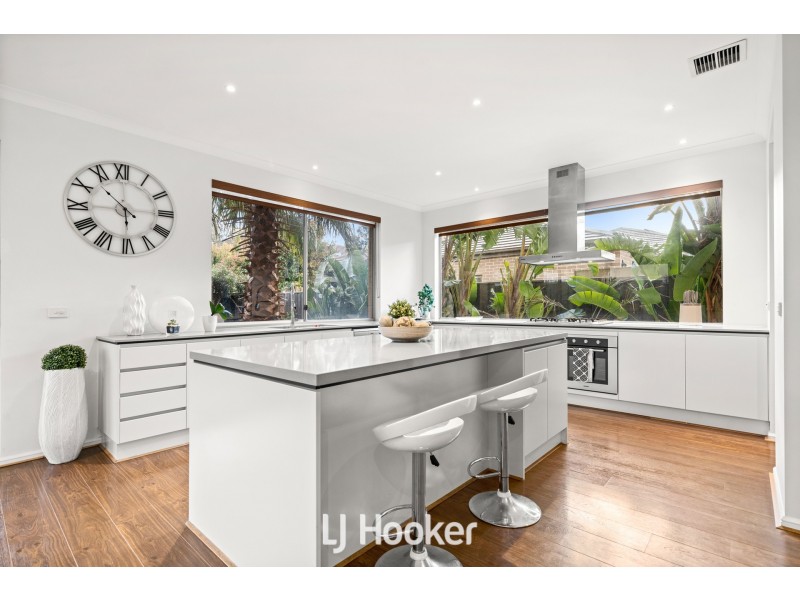 38 Flowerbloom Crescent, Clyde North VIC 3978