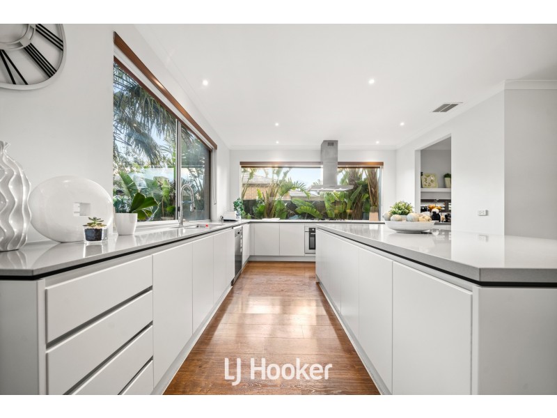 38 Flowerbloom Crescent, Clyde North VIC 3978