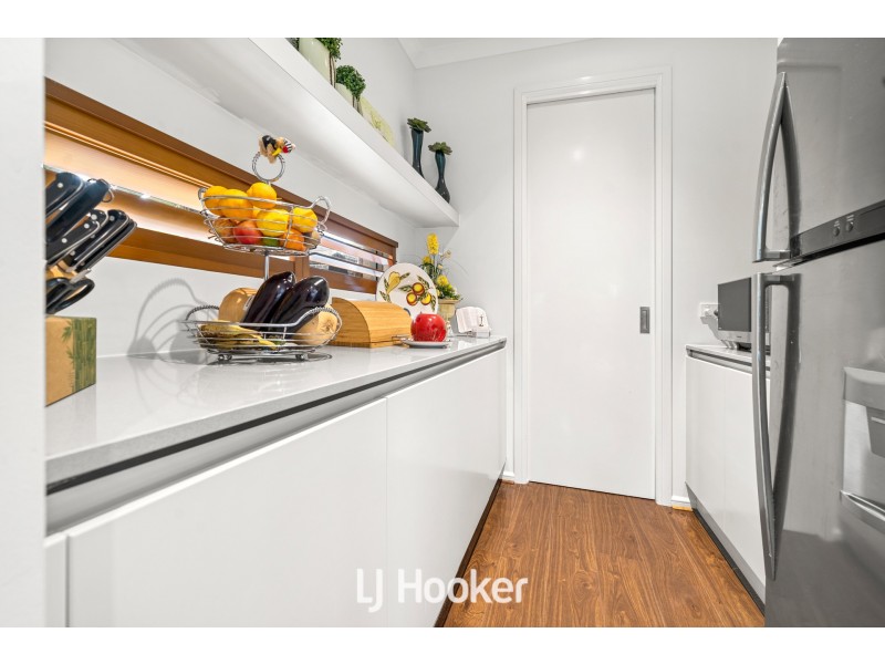 38 Flowerbloom Crescent, Clyde North VIC 3978