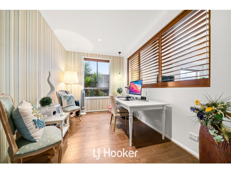 38 Flowerbloom Crescent, Clyde North VIC 3978