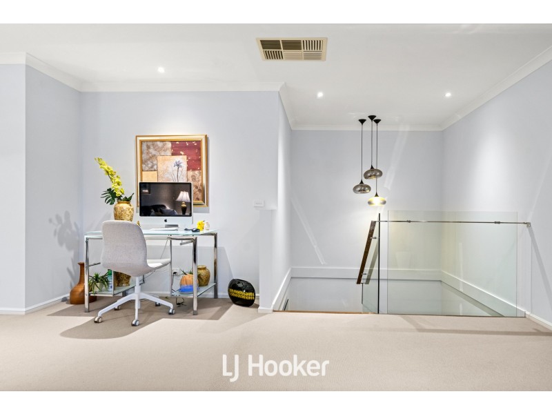 38 Flowerbloom Crescent, Clyde North VIC 3978