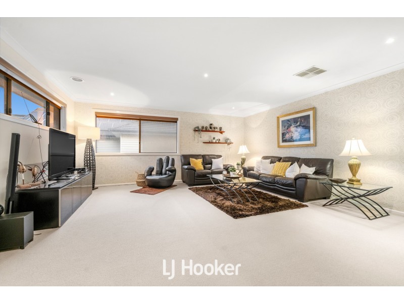 38 Flowerbloom Crescent, Clyde North VIC 3978