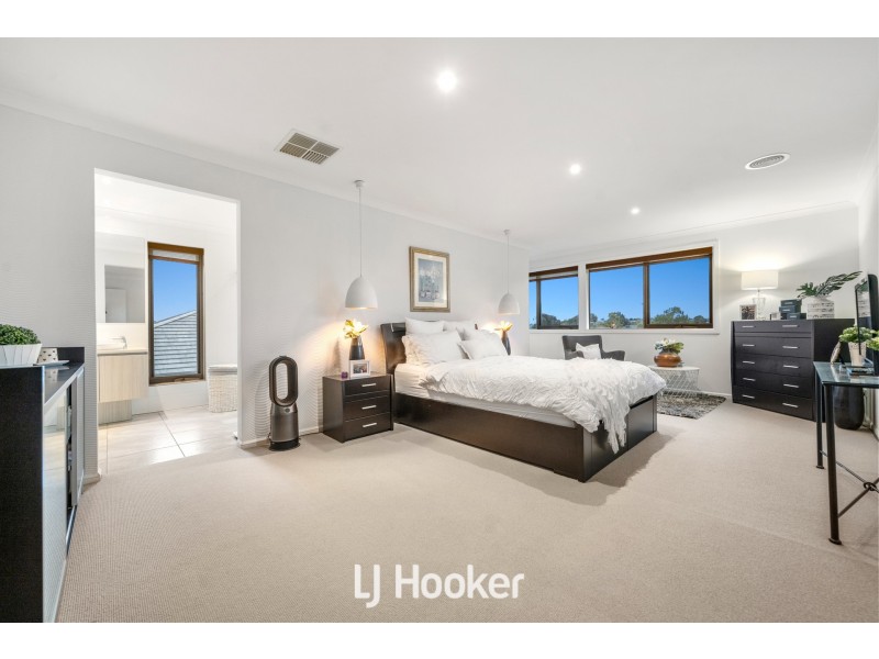 38 Flowerbloom Crescent, Clyde North VIC 3978