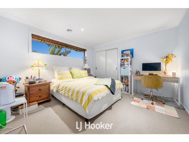 38 Flowerbloom Crescent, Clyde North VIC 3978