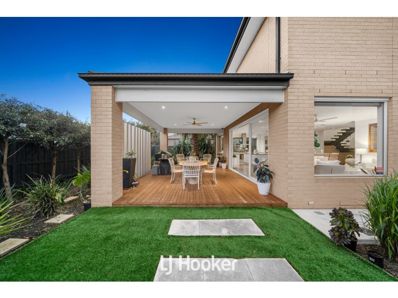 38 Flowerbloom Crescent, Clyde North VIC 3978