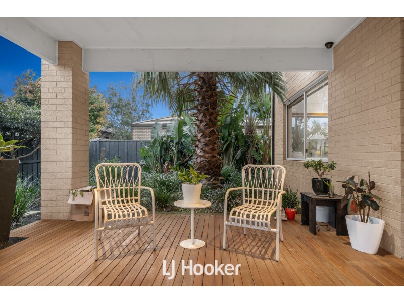38 Flowerbloom Crescent, Clyde North VIC 3978