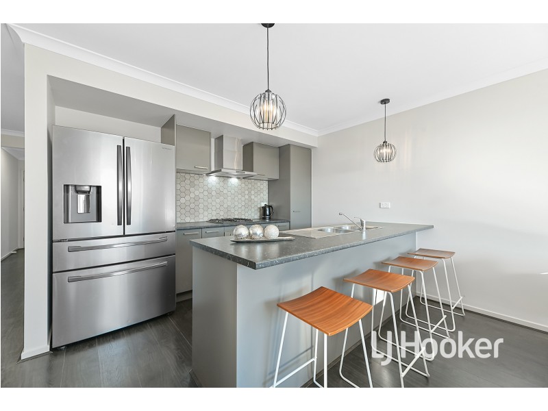 22 Forton Crescent, Cranbourne West VIC 3977