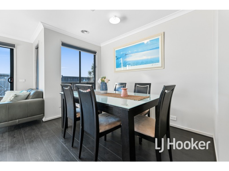 22 Forton Crescent, Cranbourne West VIC 3977