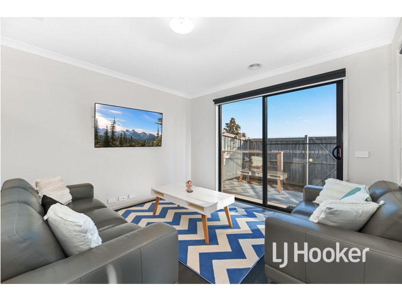 22 Forton Crescent, Cranbourne West VIC 3977