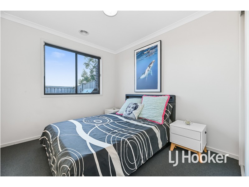 22 Forton Crescent, Cranbourne West VIC 3977