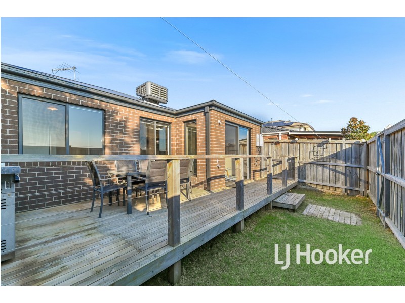 22 Forton Crescent, Cranbourne West VIC 3977