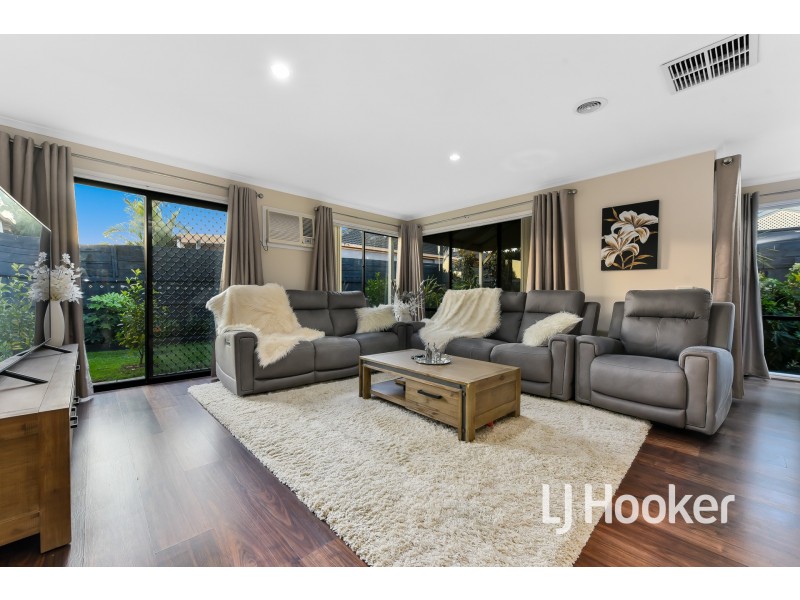 4 Eldershaw Drive, Lynbrook VIC 3975
