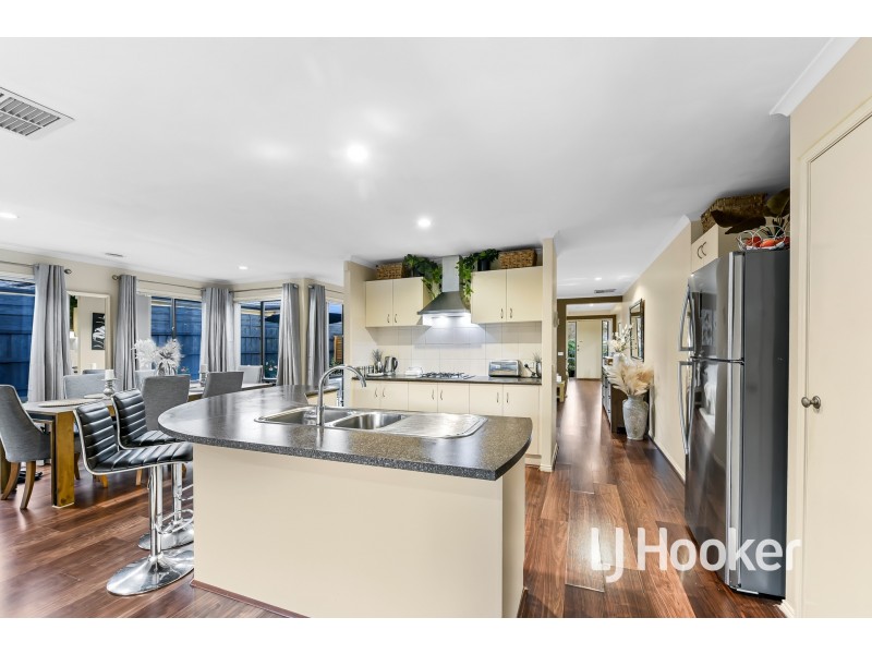 4 Eldershaw Drive, Lynbrook VIC 3975