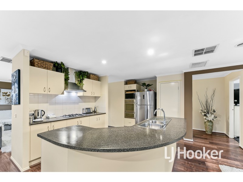 4 Eldershaw Drive, Lynbrook VIC 3975