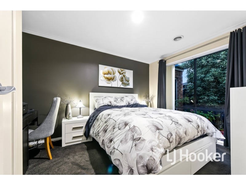 4 Eldershaw Drive, Lynbrook VIC 3975