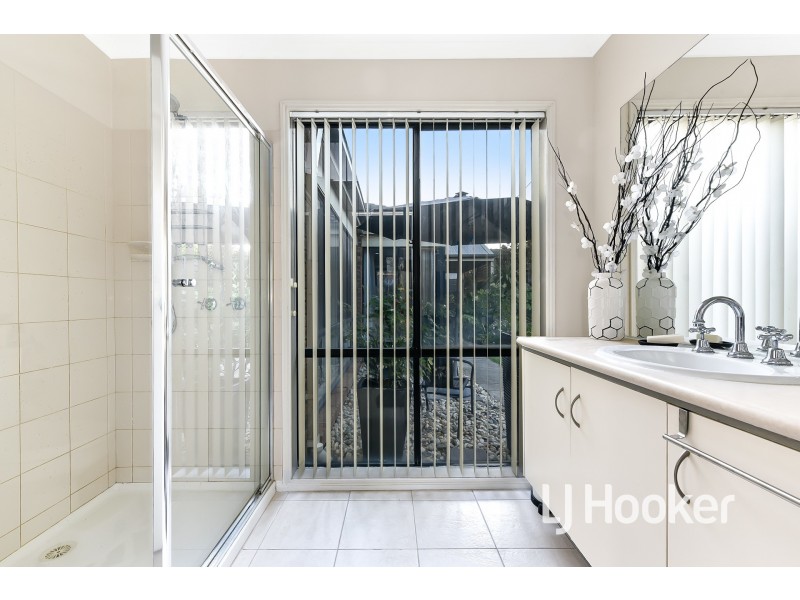 4 Eldershaw Drive, Lynbrook VIC 3975