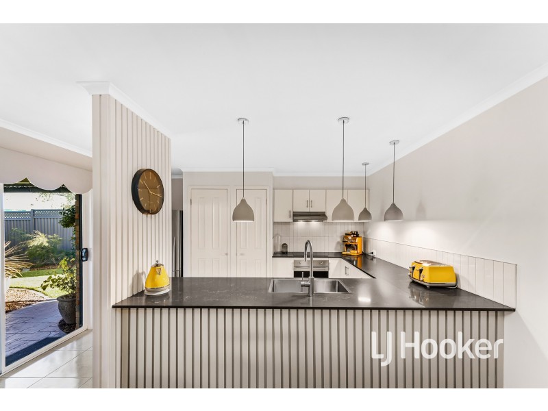47 Hutchinson Drive, Lynbrook VIC 3975