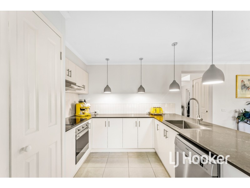 47 Hutchinson Drive, Lynbrook VIC 3975