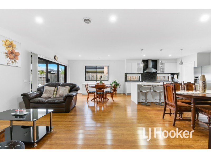 23 City Vista Circuit, Cranbourne West VIC 3977
