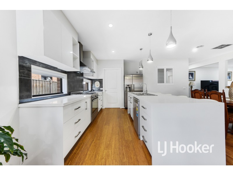 23 City Vista Circuit, Cranbourne West VIC 3977