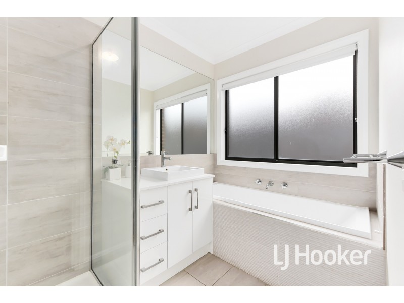 23 City Vista Circuit, Cranbourne West VIC 3977