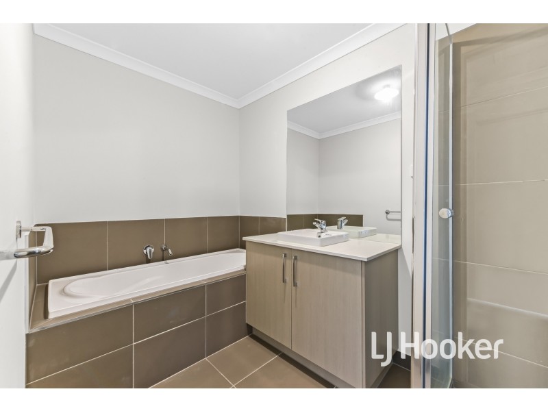 3 Daphne Walk, Clyde VIC 3978