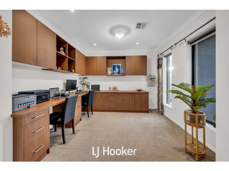 59 Newgrange Boulevard, Clyde North VIC 3978