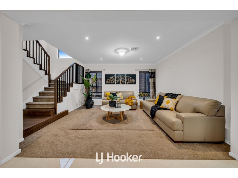 59 Newgrange Boulevard, Clyde North VIC 3978