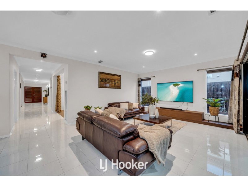 59 Newgrange Boulevard, Clyde North VIC 3978