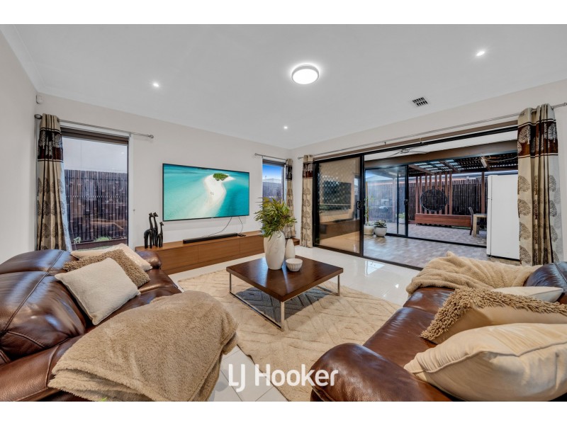 59 Newgrange Boulevard, Clyde North VIC 3978