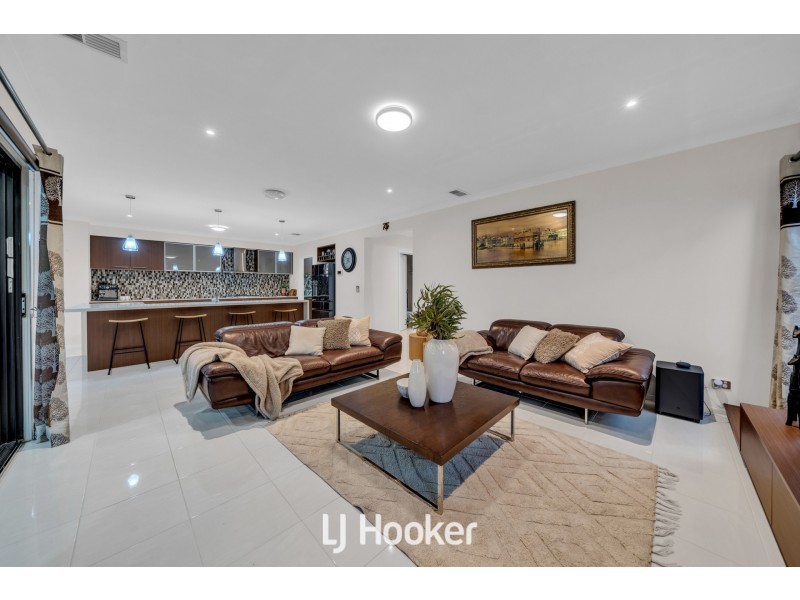 59 Newgrange Boulevard, Clyde North VIC 3978