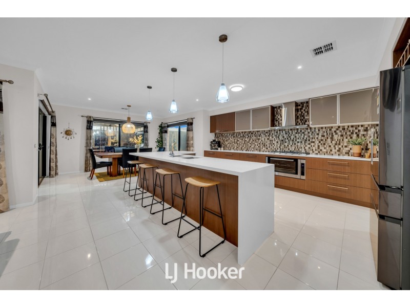 59 Newgrange Boulevard, Clyde North VIC 3978