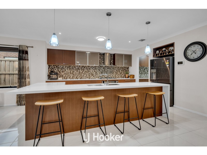 59 Newgrange Boulevard, Clyde North VIC 3978