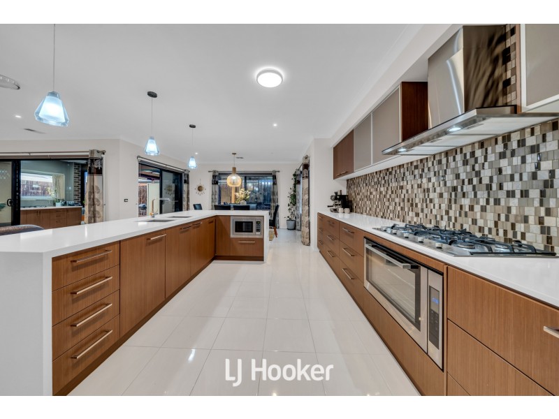 59 Newgrange Boulevard, Clyde North VIC 3978