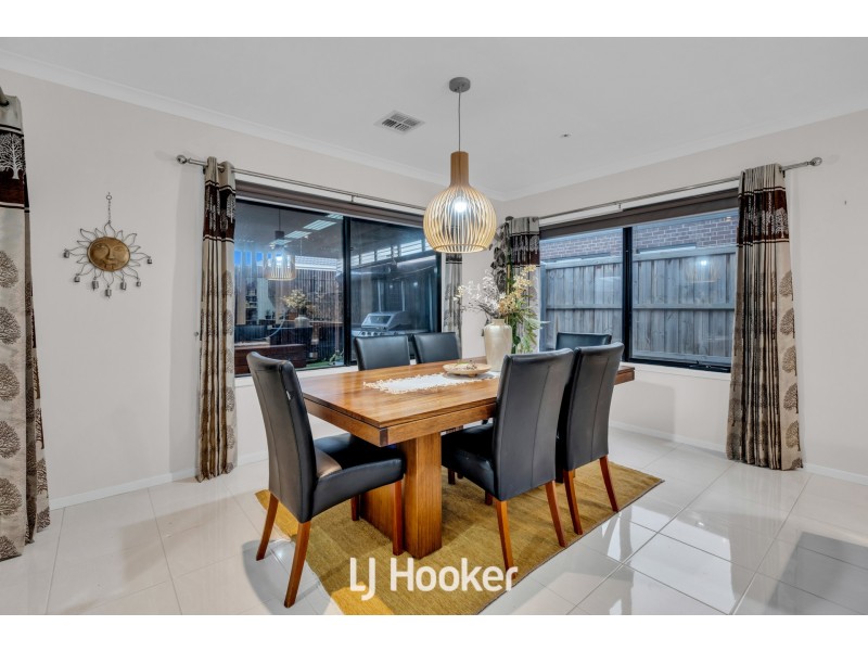 59 Newgrange Boulevard, Clyde North VIC 3978