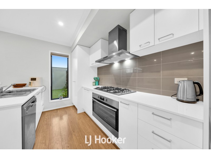 81 Ramlegh Boulevard, Clyde North VIC 3978