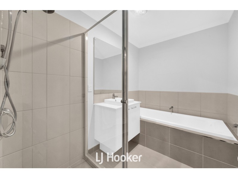 81 Ramlegh Boulevard, Clyde North VIC 3978