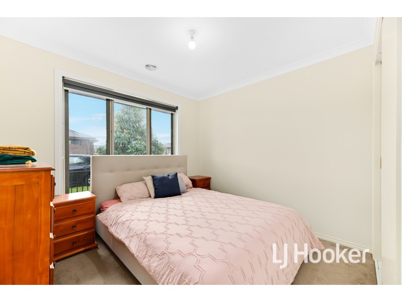 9 Hunt Way, Pakenham VIC 3810