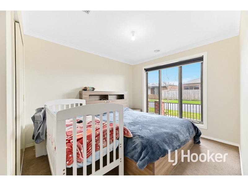 9 Hunt Way, Pakenham VIC 3810